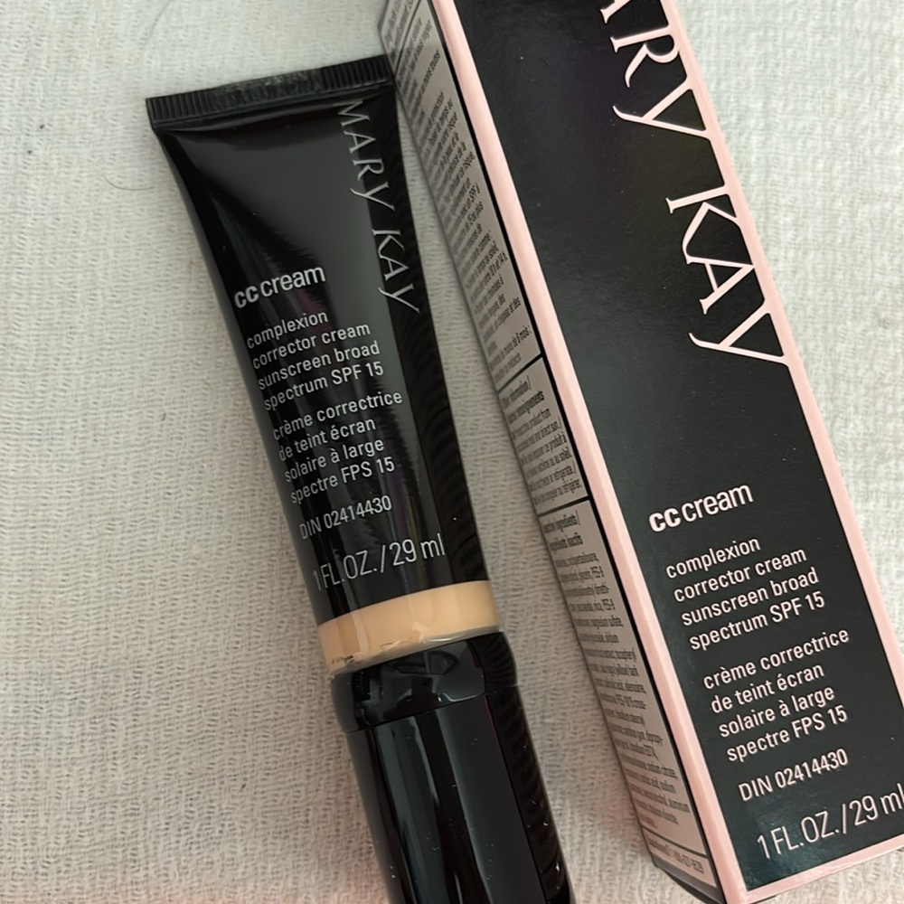 10/24 Very Light-Mary Kay CC Cream - Picture 4 of 6